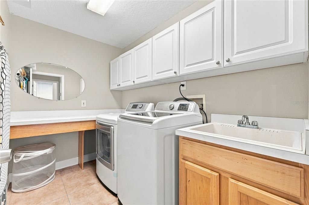 En Venta: $779,900 (6 camas, 3 baños, 3372 Pies cuadrados)