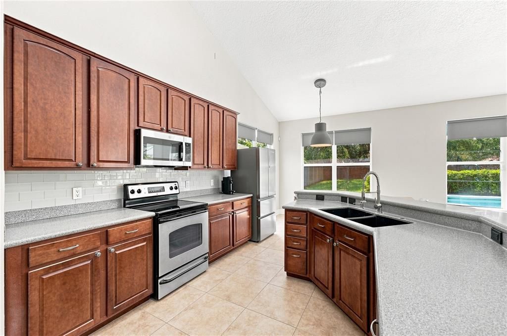 En Venta: $779,900 (6 camas, 3 baños, 3372 Pies cuadrados)