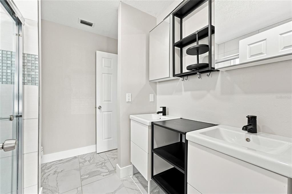 En Venta: $779,900 (6 camas, 3 baños, 3372 Pies cuadrados)