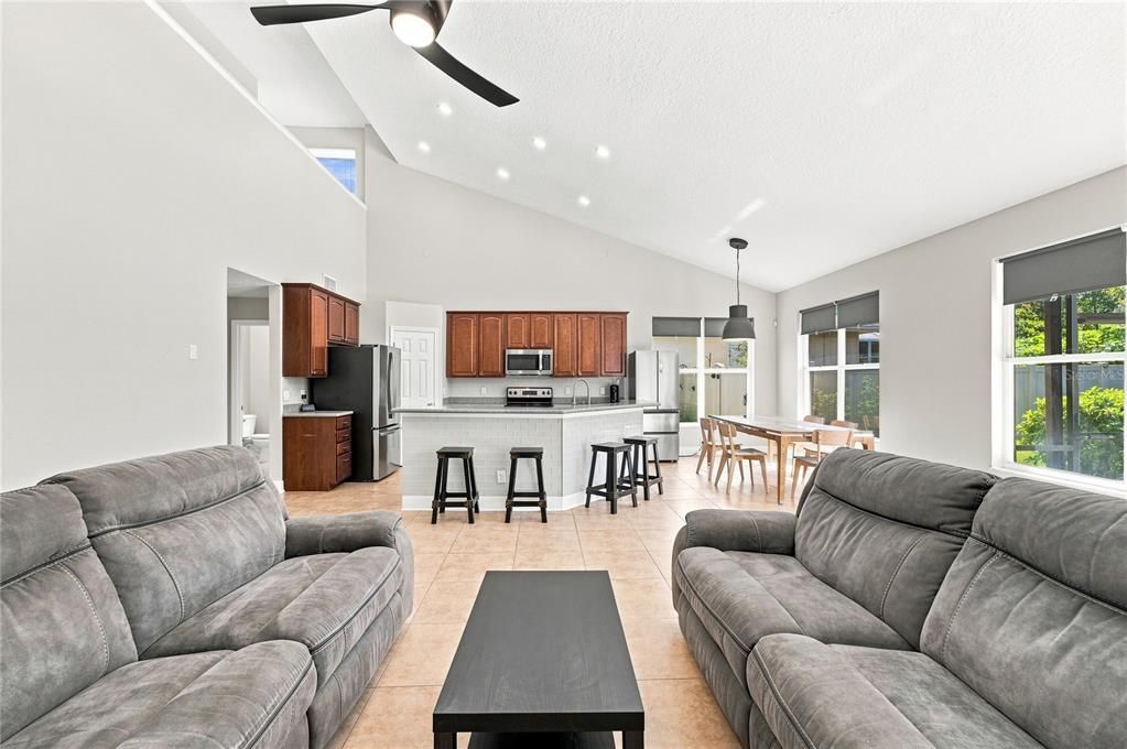 En Venta: $779,900 (6 camas, 3 baños, 3372 Pies cuadrados)