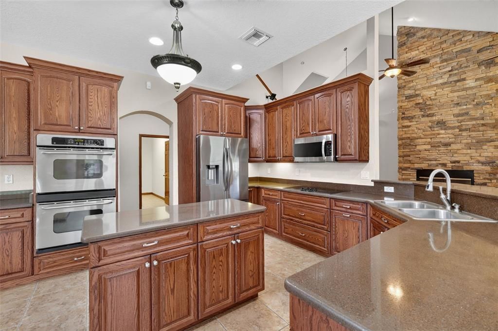 En Venta: $800,000 (3 camas, 2 baños, 2627 Pies cuadrados)