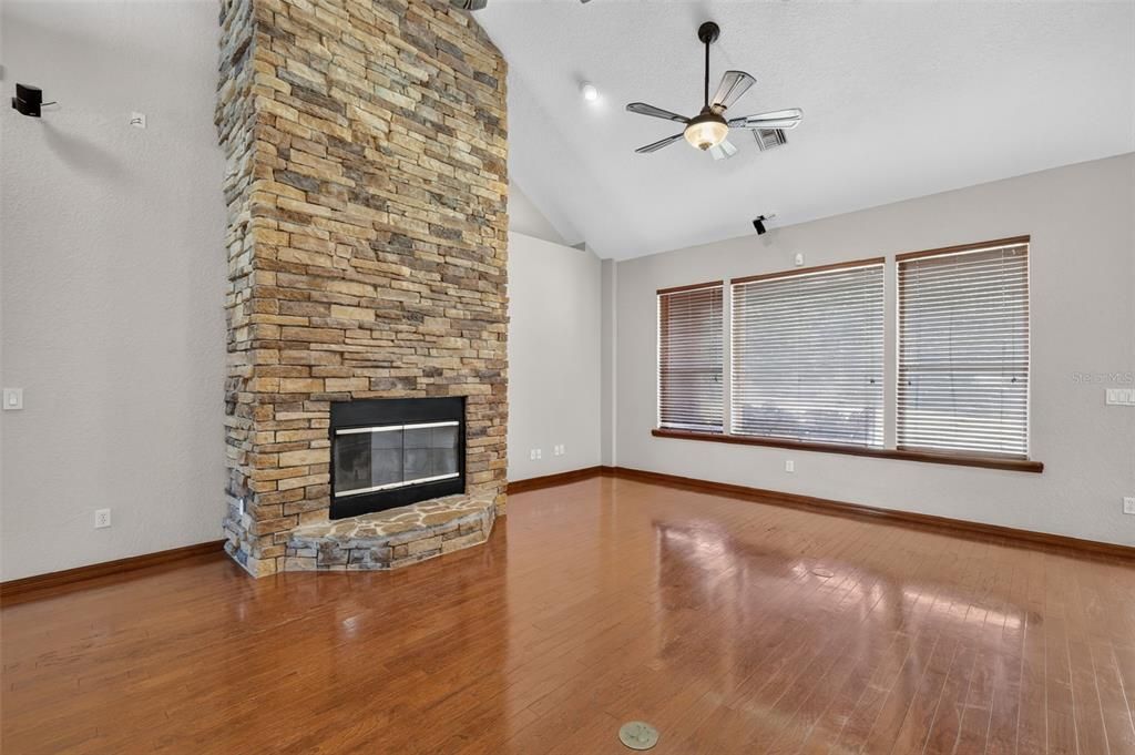 En Venta: $800,000 (3 camas, 2 baños, 2627 Pies cuadrados)