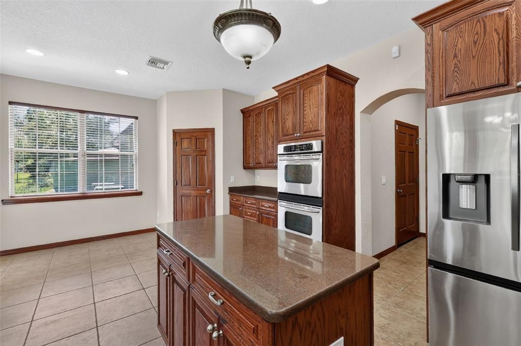 En Venta: $800,000 (3 camas, 2 baños, 2627 Pies cuadrados)