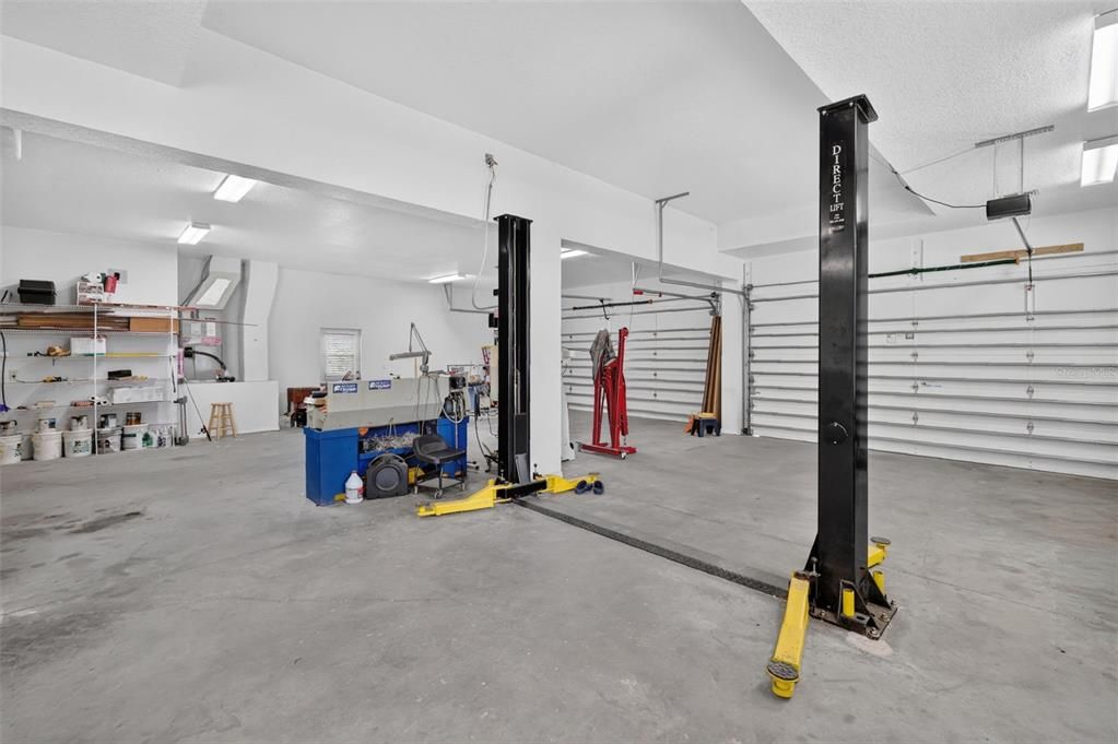 En Venta: $800,000 (3 camas, 2 baños, 2627 Pies cuadrados)