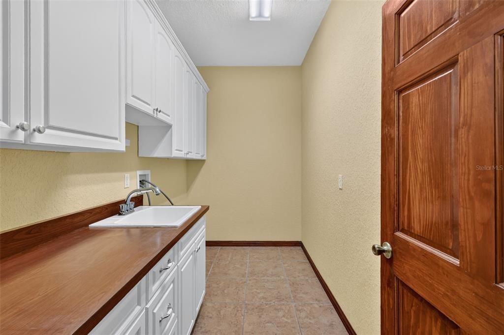 En Venta: $800,000 (3 camas, 2 baños, 2627 Pies cuadrados)