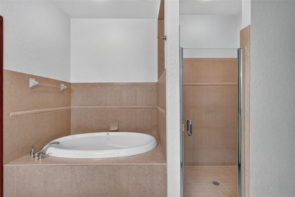 En Venta: $800,000 (3 camas, 2 baños, 2627 Pies cuadrados)