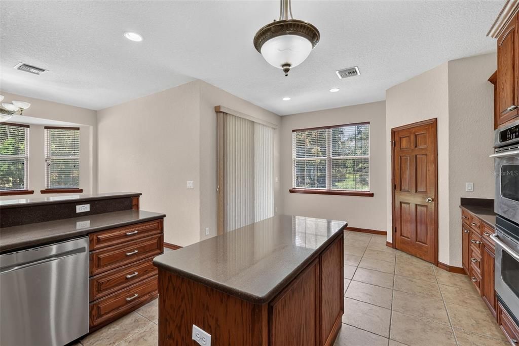 En Venta: $800,000 (3 camas, 2 baños, 2627 Pies cuadrados)