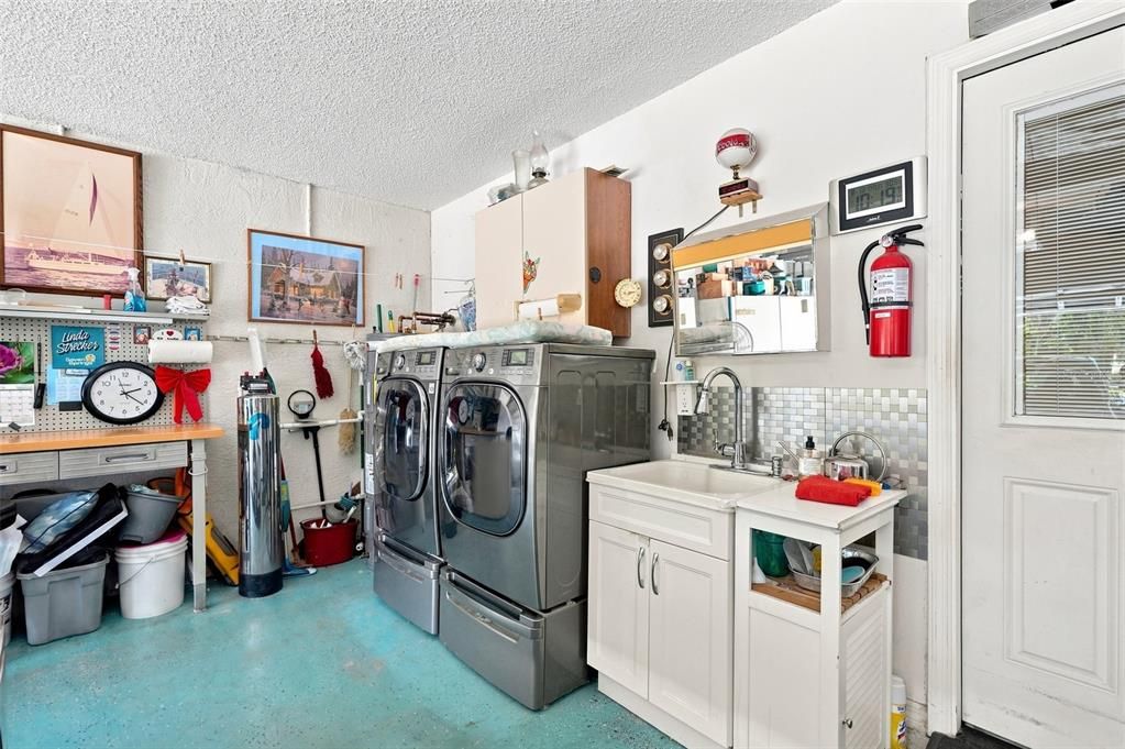 For Sale: $300,000 (3 beds, 2 baths, 1916 Square Feet)