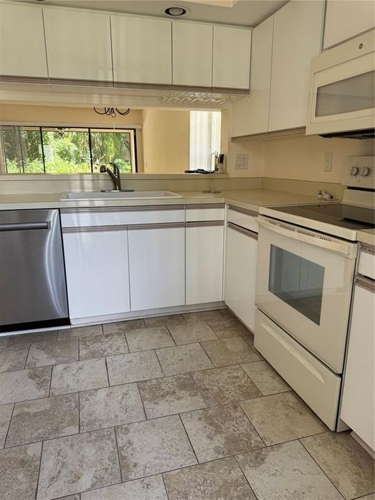 For Rent: $1,900 (2 beds, 2 baths, 1073 Square Feet)