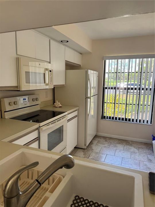 For Rent: $1,900 (2 beds, 2 baths, 1073 Square Feet)