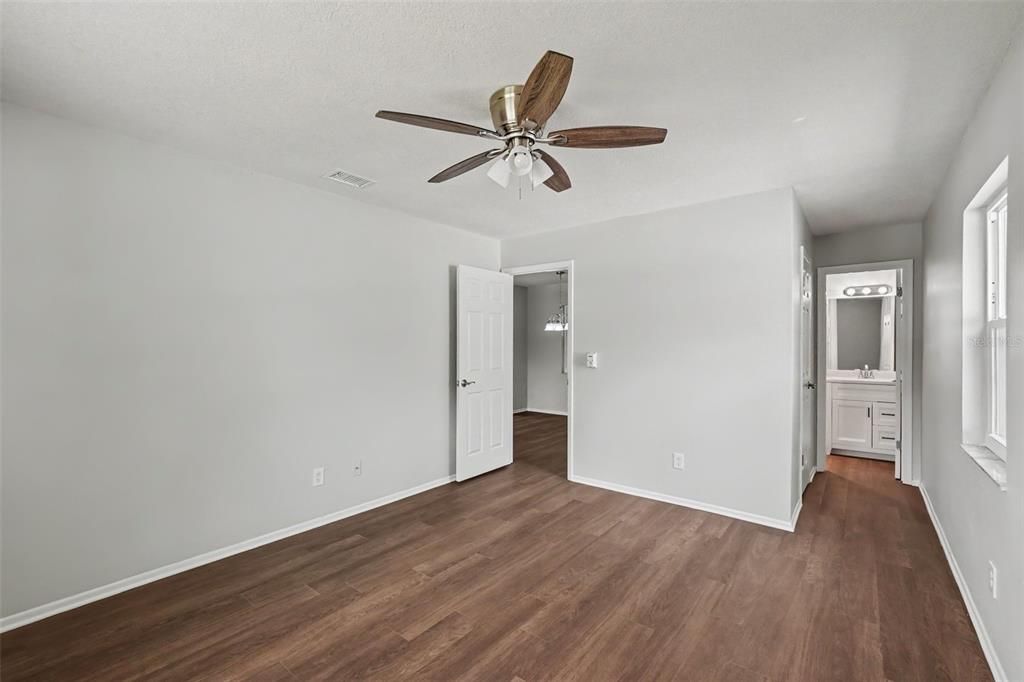 For Sale: $399,900 (3 beds, 2 baths, 1449 Square Feet)