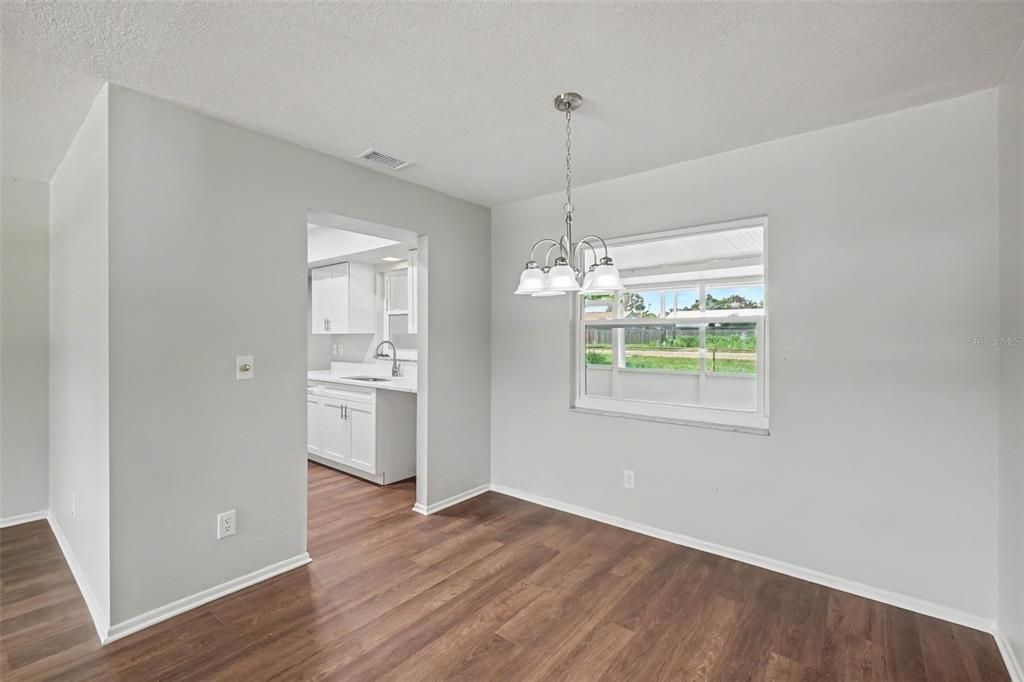 For Sale: $399,900 (3 beds, 2 baths, 1449 Square Feet)