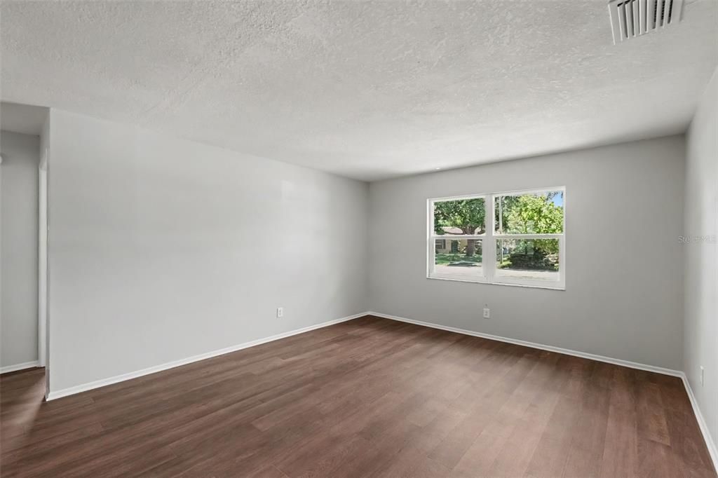 For Sale: $399,900 (3 beds, 2 baths, 1449 Square Feet)