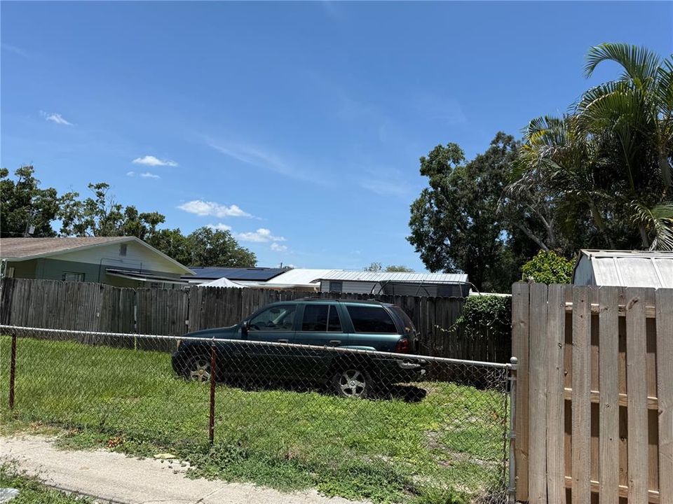 For Sale: $295,900 (3 beds, 1 baths, 816 Square Feet)