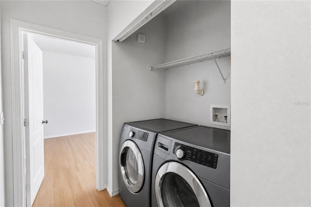 На продажу: $157,000 (2 спален, 1 ванн, 1077 Квадратных фут)