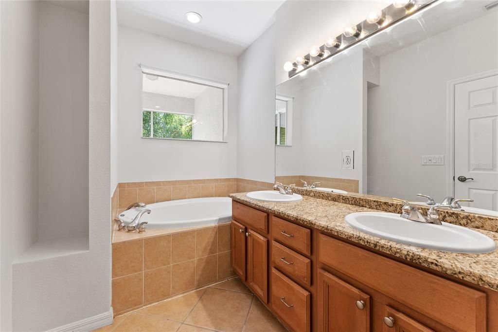 For Rent: $2,975 (3 beds, 2 baths, 1912 Square Feet)