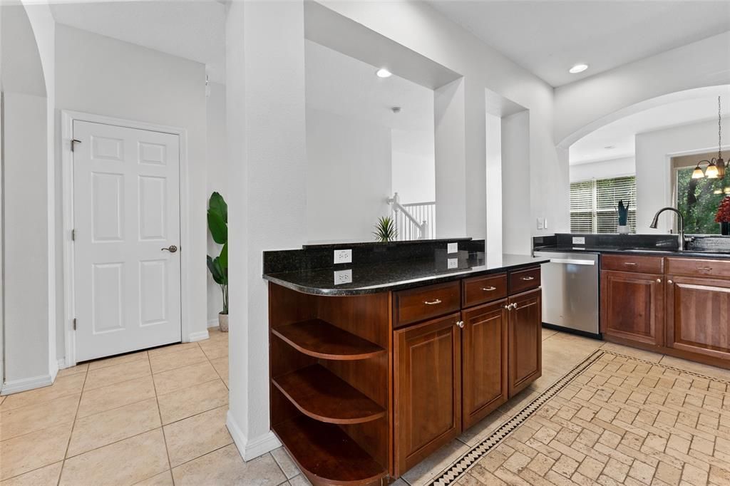For Rent: $2,975 (3 beds, 2 baths, 1912 Square Feet)