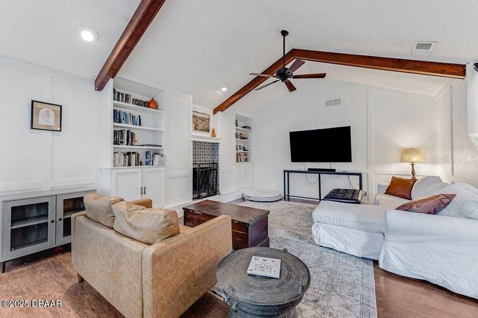 For Sale: $349,750 (4 beds, 2 baths, 1794 Square Feet)
