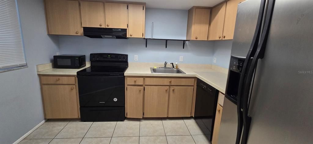 For Rent: $1,350 (3 beds, 2 baths, 1029 Square Feet)