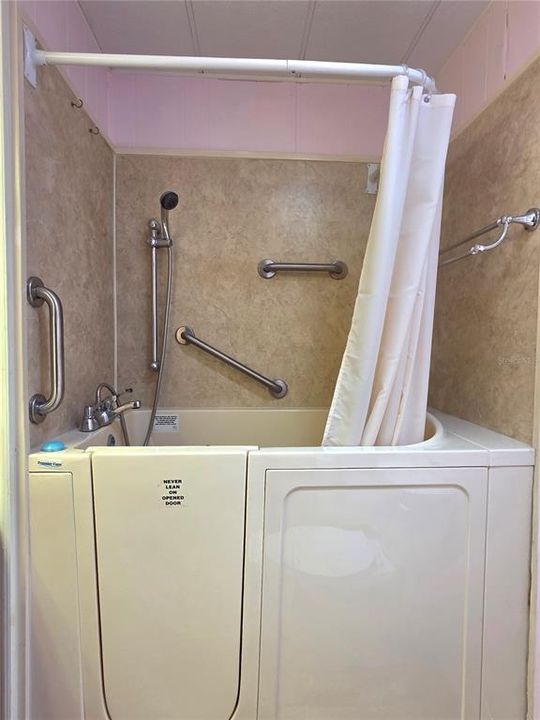 En Venta: $119,900 (2 camas, 2 baños, 1352 Pies cuadrados)