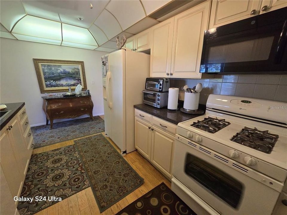 For Rent: $1,950 (2 beds, 2 baths, 1765 Square Feet)