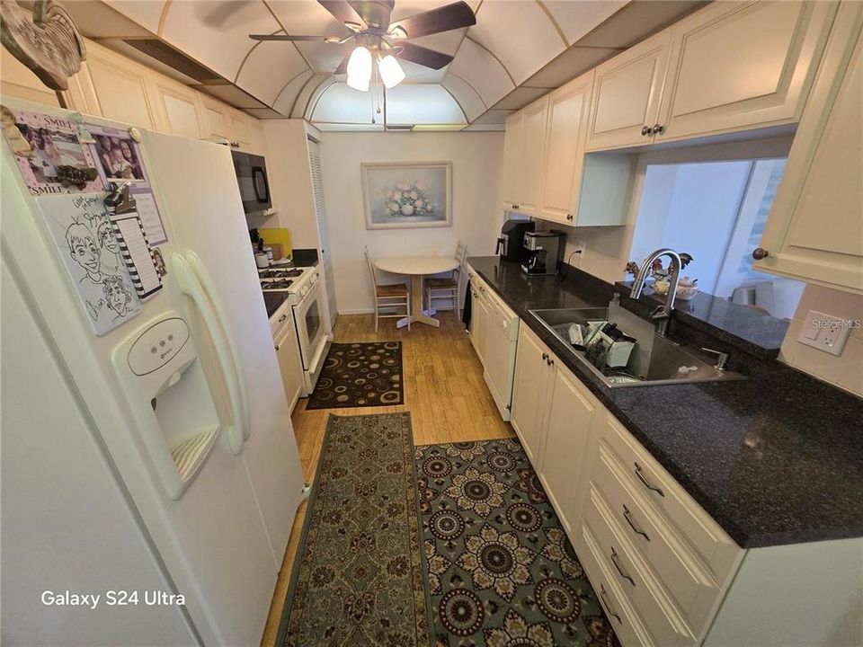 For Rent: $1,950 (2 beds, 2 baths, 1765 Square Feet)