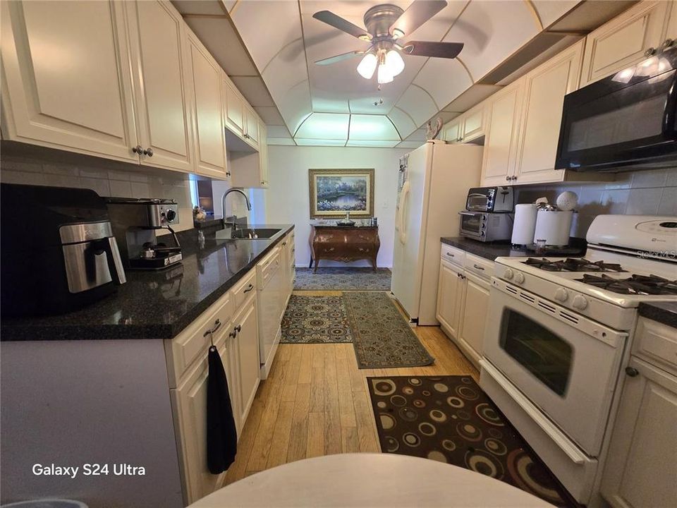 For Rent: $1,950 (2 beds, 2 baths, 1765 Square Feet)