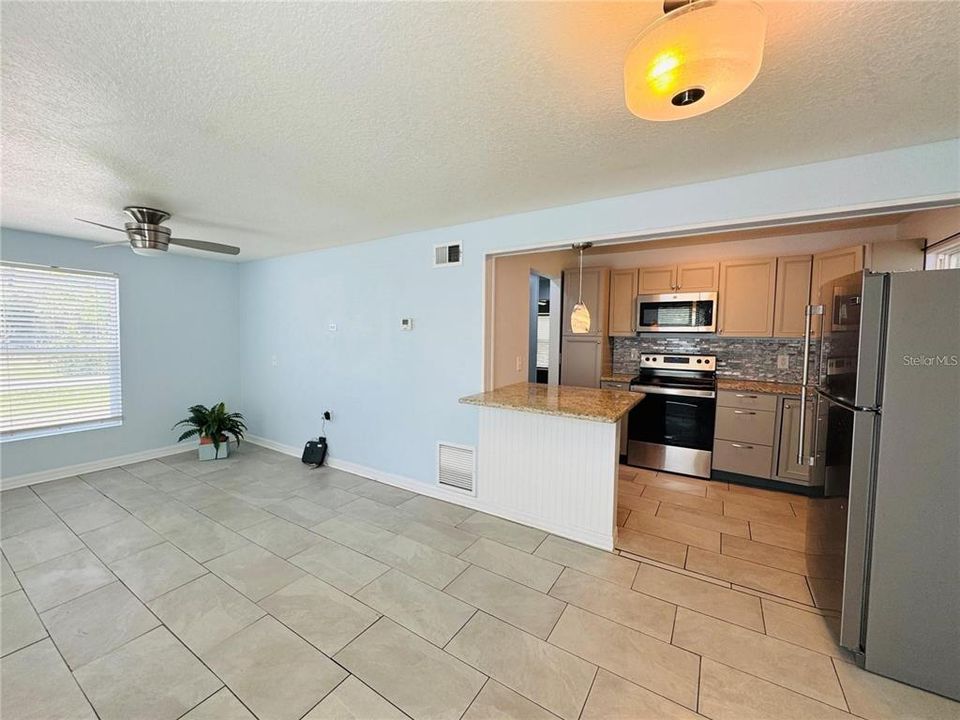 В аренду: $1,850 (3 спален, 2 ванн, 1080 Квадратных фут)