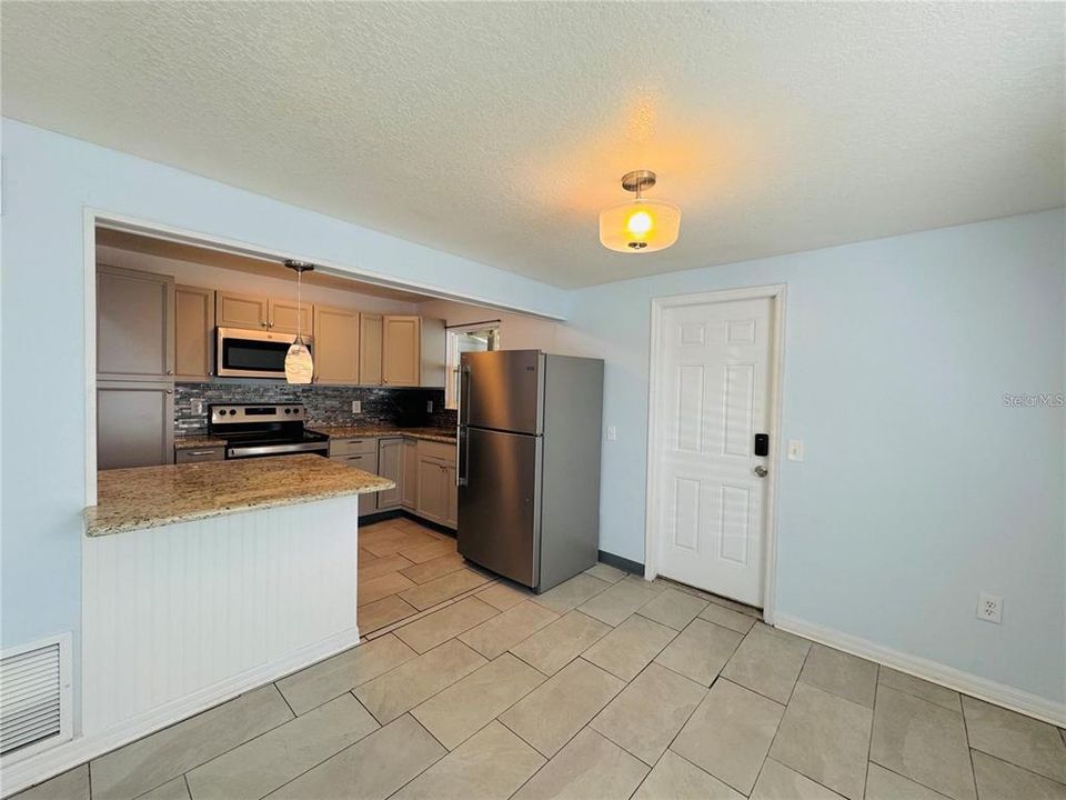 В аренду: $1,850 (3 спален, 2 ванн, 1080 Квадратных фут)