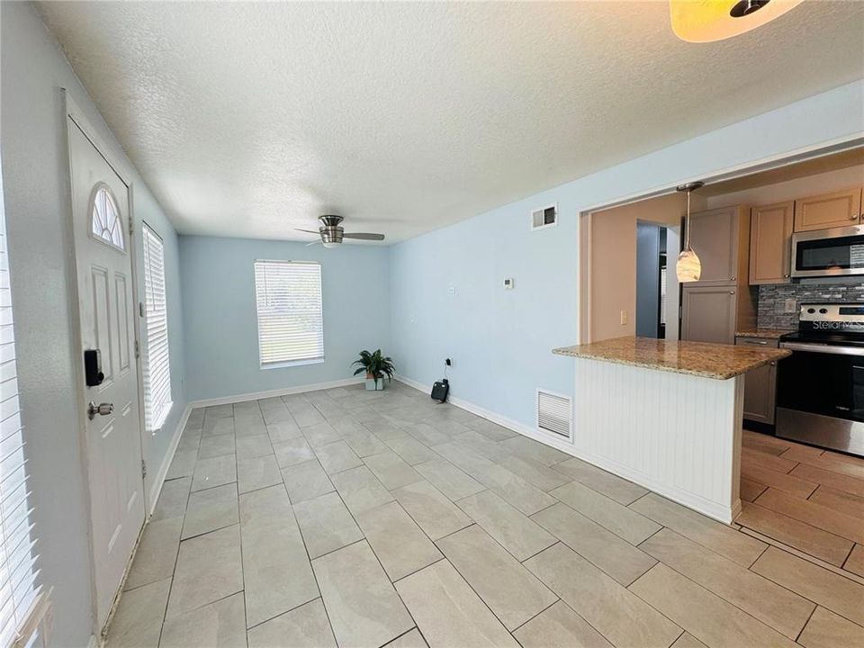 В аренду: $1,850 (3 спален, 2 ванн, 1080 Квадратных фут)