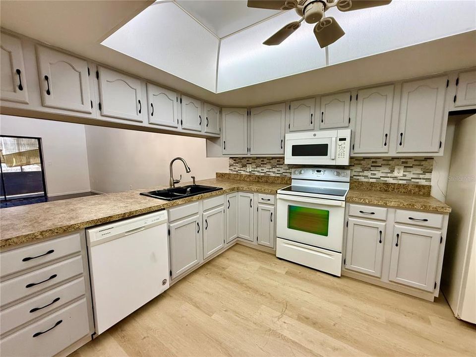 En Venta: $145,000 (2 camas, 2 baños, 1096 Pies cuadrados)
