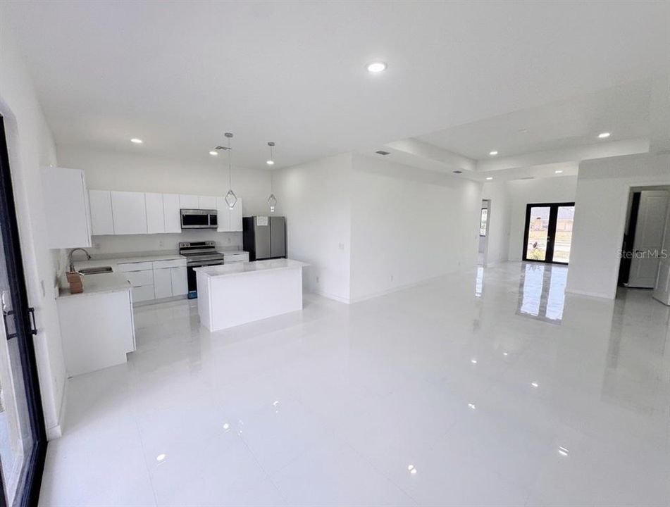 For Sale: $384,000 (4 beds, 3 baths, 1904 Square Feet)