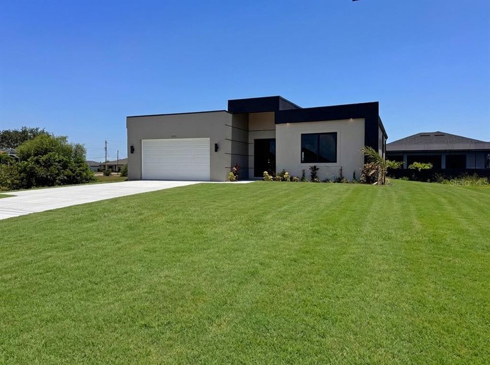 For Sale: $384,000 (4 beds, 3 baths, 1904 Square Feet)