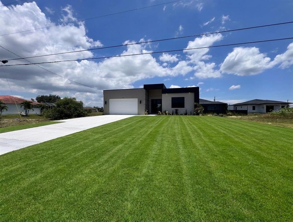 For Sale: $384,000 (4 beds, 3 baths, 1904 Square Feet)