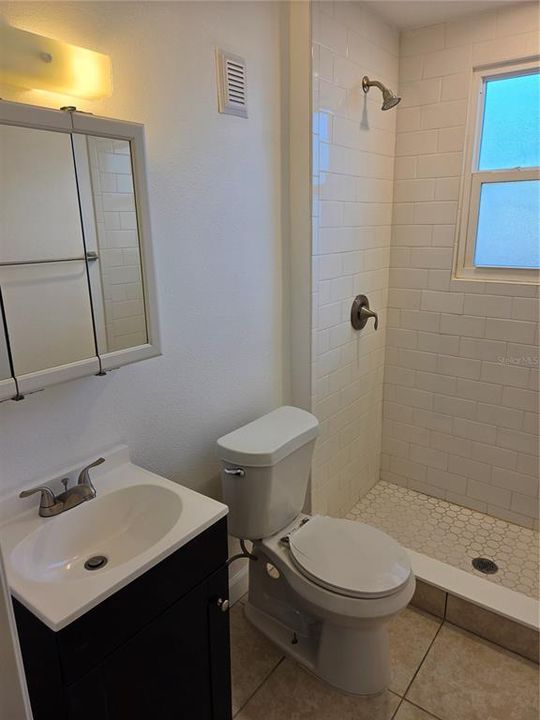 For Rent: $2,100 (2 beds, 1 baths, 850 Square Feet)
