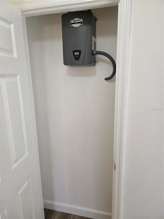 For Rent: $2,100 (2 beds, 1 baths, 850 Square Feet)