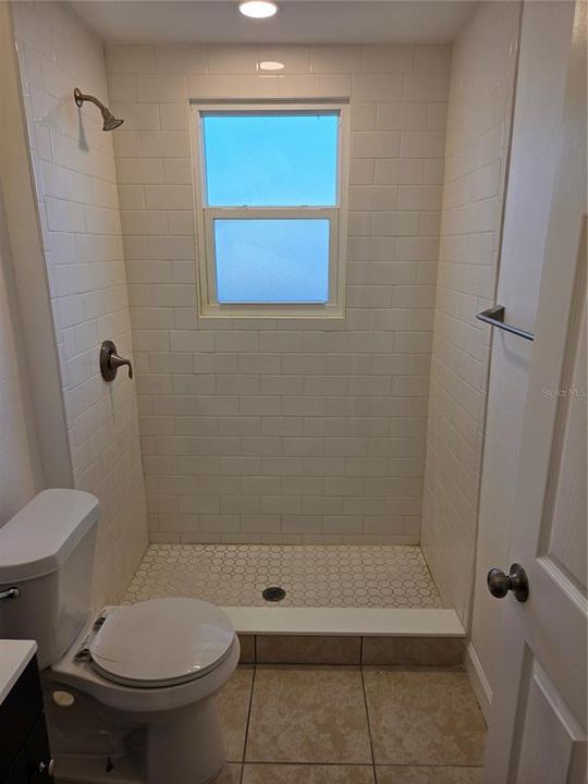 For Rent: $2,100 (2 beds, 1 baths, 850 Square Feet)