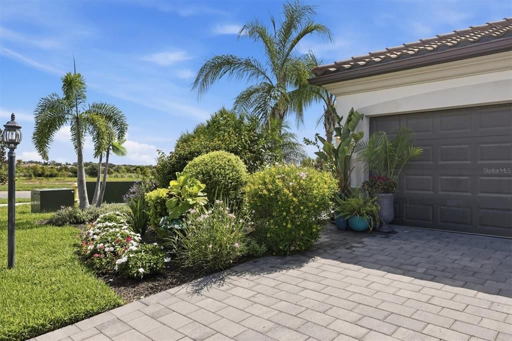 For Sale: $485,000 (3 beds, 2 baths, 1414 Square Feet)