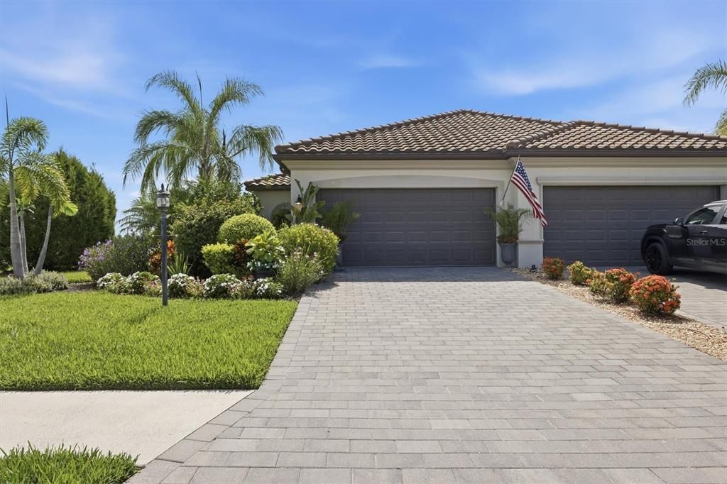 For Sale: $485,000 (3 beds, 2 baths, 1414 Square Feet)