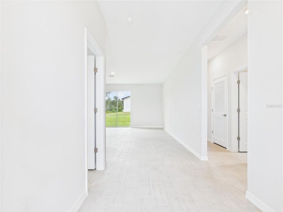 For Sale: $299,900 (4 beds, 2 baths, 1787 Square Feet)