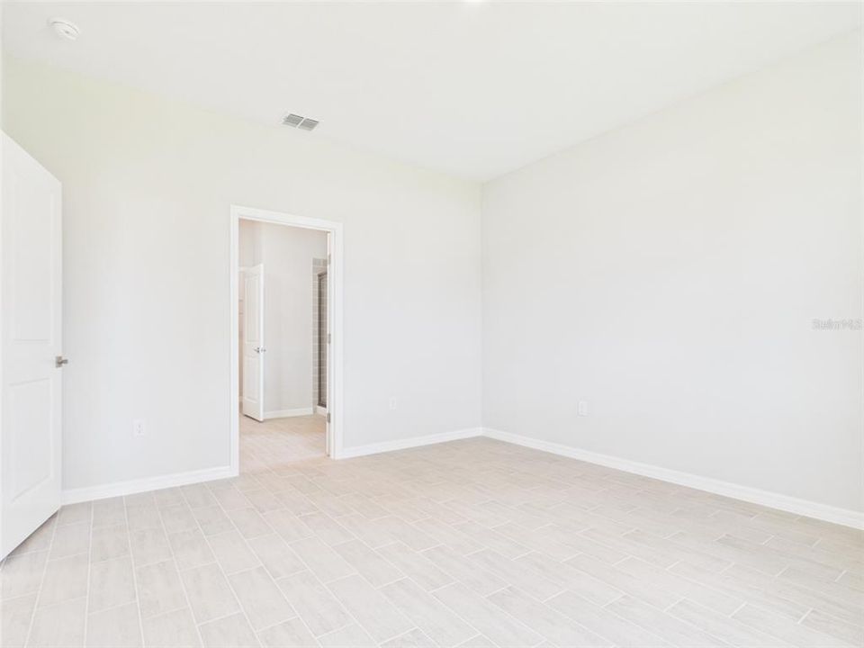 For Sale: $299,900 (4 beds, 2 baths, 1787 Square Feet)