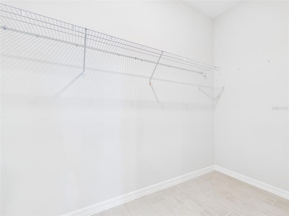 For Sale: $299,900 (4 beds, 2 baths, 1787 Square Feet)