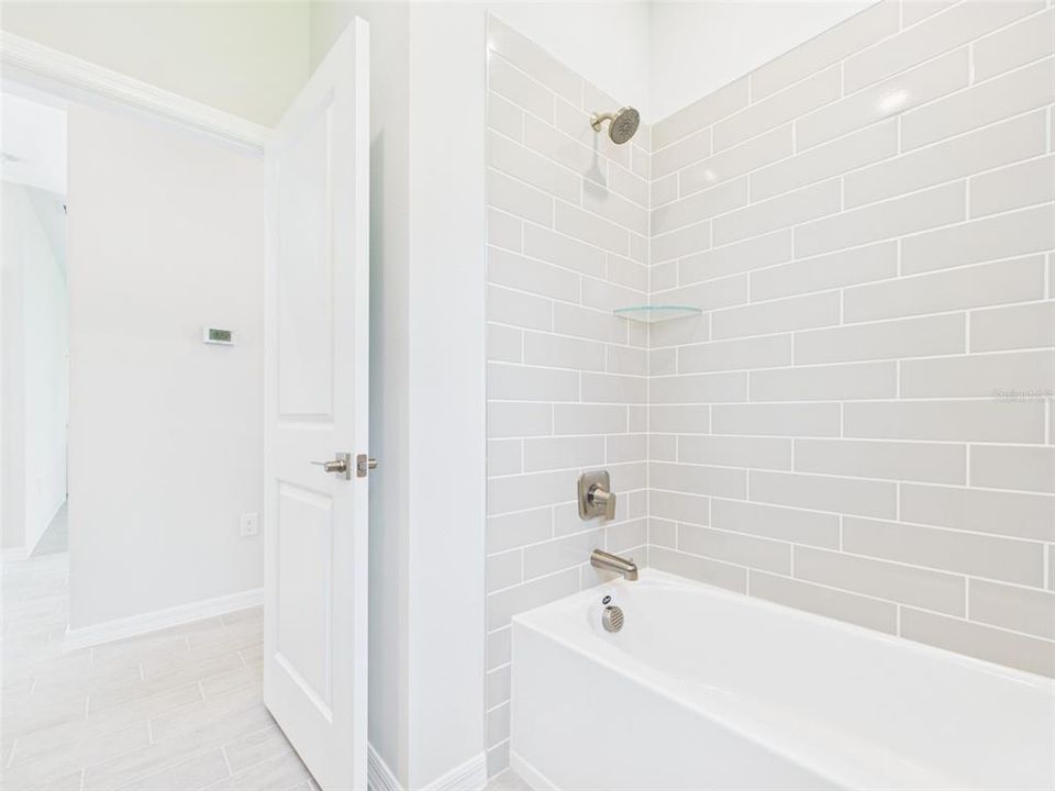 For Sale: $299,900 (4 beds, 2 baths, 1787 Square Feet)