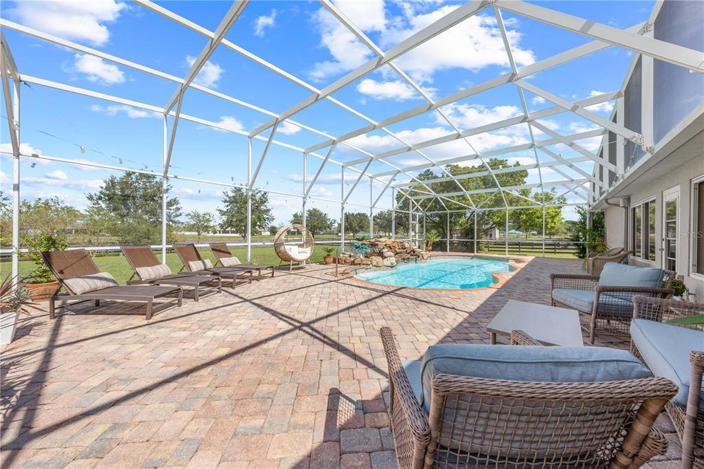 For Sale: $829,900 (3 beds, 2 baths, 2278 Square Feet)