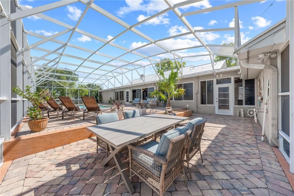 For Sale: $829,900 (3 beds, 2 baths, 2278 Square Feet)