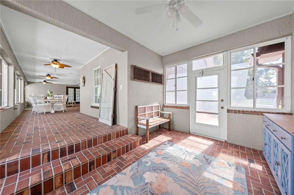 For Sale: $829,900 (3 beds, 2 baths, 2278 Square Feet)