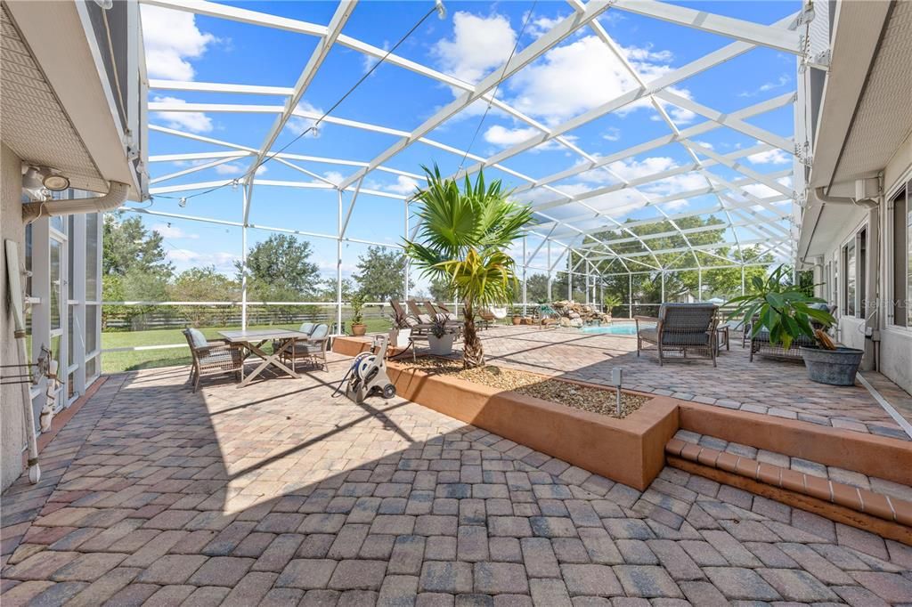 For Sale: $829,900 (3 beds, 2 baths, 2278 Square Feet)