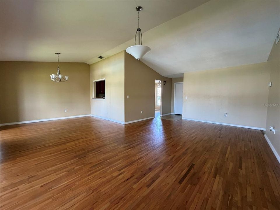 For Rent: $1,995 (3 beds, 2 baths, 1425 Square Feet)