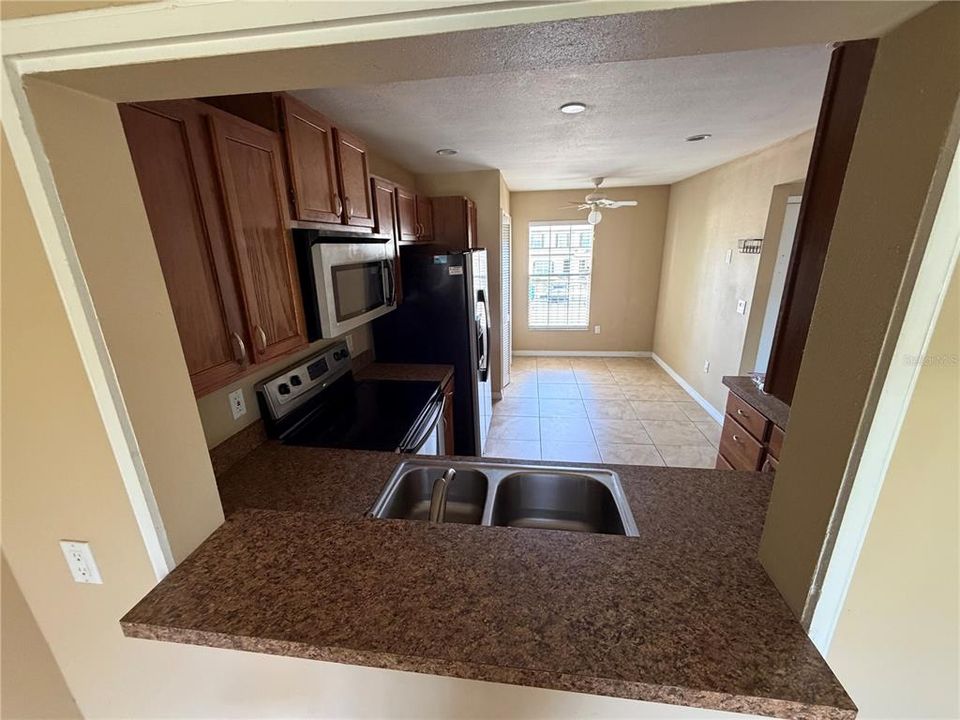 For Rent: $1,995 (3 beds, 2 baths, 1425 Square Feet)