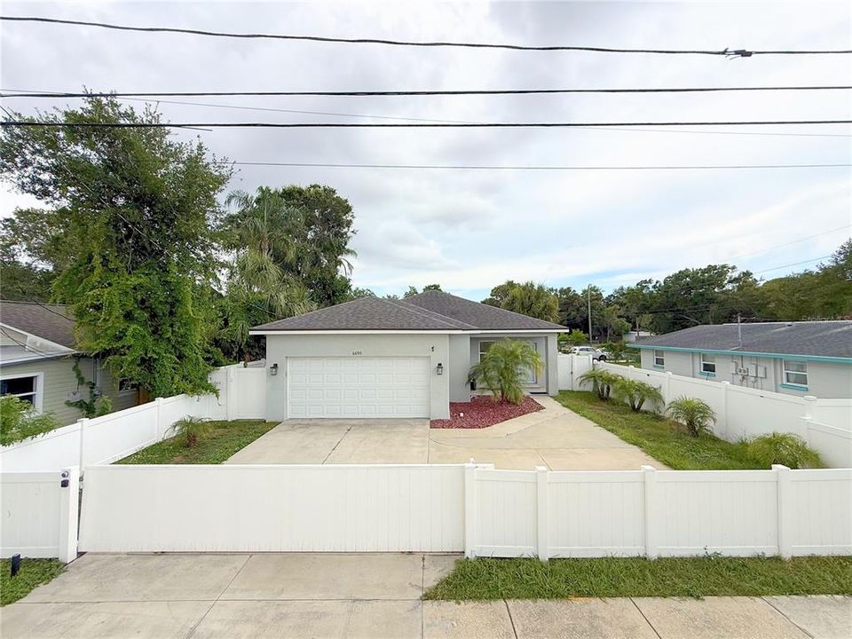 Activo con contrato: $409,000 (3 camas, 2 baños, 1730 Pies cuadrados)